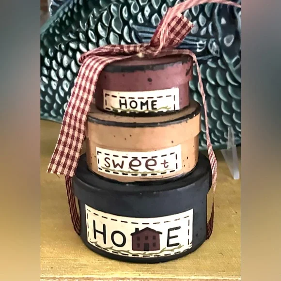 Primitive Colonial Folk Stacked Boxes Holiday Christmas Ornament Home Sweet Home - Picture 2 of 3